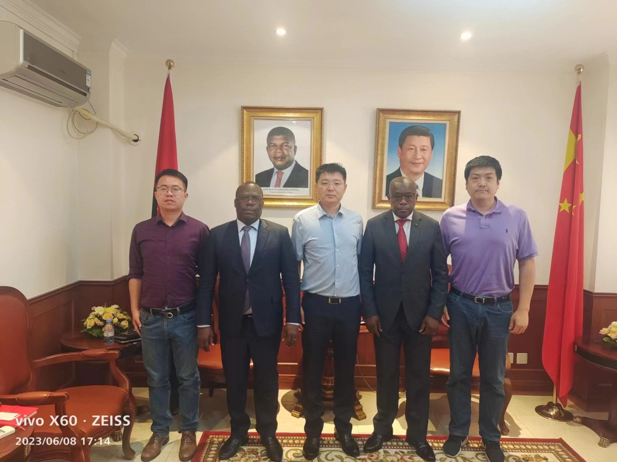 集团公司能源贸易负责人拜访安哥拉驻华大使​内图